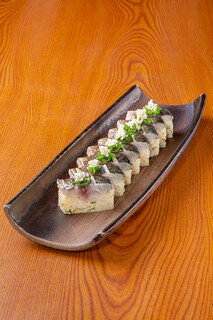 Uokama - 鯖の炙り押し寿司