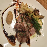 オー・ペシェ・グルマン - 豚肩ロースのロースト バルサミコソース パイナップルのチャツネ添え2,900円
