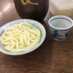 長田うどん - この色！うどんは麺だろ！
      いや、出汁だろ！
      もしかして、肉かも（チガウ）