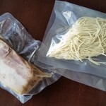 Ramenoigen - 麺とチャーシュー。