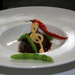 ヴィラブランシュ - 柔らかい牛ホホ肉のフランス産赤ワインの煮込み