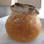 ダロワイヨ 自由が丘店 - ひよこ豆入り特製カレーパン
