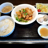 チャイニーズ 芹菜 - 「芝海老の香味ソース」（900円）です。