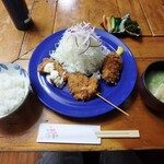 Ajino Mori Nagomiya - 日替わりランチ（串カツ、ピーマン肉詰、チキン南蛮）￥850
