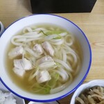 太湖 - むね肉の鳥なんば。肉うどんになると白出汁が赤出汁に変わります。