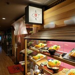 地下の飲食店は何店舗か閉まっている