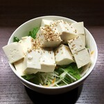 炭火焼肉ふじた - 豆腐サラダ（ハーフ）400円。