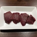炭火焼肉ふじた - 絶品塩レバー650円。