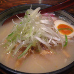 中華ソバ 櫻坂 - 鶏白湯スープがベースの焼豚塩そば