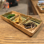 柳家 - 前菜三種盛り合わせ(ほうれん草お浸し、蕨醤油漬け、寝曲がり竹土佐煮)