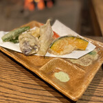 柳家 - 夏野菜の天婦羅(ヤングコーン、ズッキーニ、南瓜、スナックエンドウ、いんげん豆、花茗荷、パプリカ)