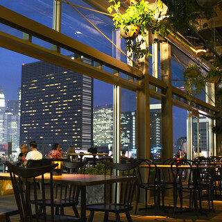 Enjoy a relaxing dinner with the night view of Shinjuku