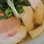 麺や凛 - 冷やし生醤油らーめん スープアップ