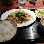 Nyu Shikuro Kafe Ao Ki Papaiya No Kaori - 日替わり(牛肉とセロリ炒め)￥800