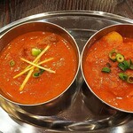 PEACE - 左がマトンカレー激辛、右が筍と鶏肉のカレー激辛