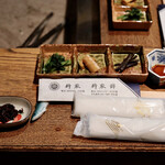 柳家 - 前菜三種盛り合わせ(ほうれん草お浸し、蕨醤油漬け、寝曲がり竹土佐煮)