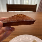 ラトリエヒロワキサカ - 焼き色濃い目が、フィナンシェ・エラブル。メープル味です。こちらもサクサクジワジワバターバターバター！くどいほどバターで、鼻に抜けるメープルの香り！！！