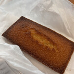 ラトリエヒロワキサカ - 白い包みがフィナンシェエラブルでした。