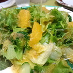 バレーナ - 新鮮なサラダは柑橘系でさっぱりと！