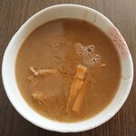 王者-23 - 柳葉魚つけ蕎麦(大)のスープ