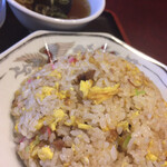 三龍亭 - チャーハンはオーソドックス、
            中華スープは生姜テイストが薫る