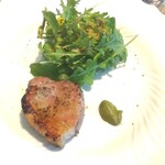 La Brianza - 岩中ポークのグリル、ハーブペースト、パッションフルーツ入りドレッシングのサラダ添えて。わーい久しぶりの岩中ポーク、これおいしいのよぉ。焼きが香ばしくてとてもジューシー、脂身もすっきり♪