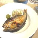 La Brianza - 鮎の自家製一夜干しグリルハーブペーストと薬味添え。丁寧な開きになっている今旬のアユ、旨みが凝縮してる！薬味がまたとても合うの