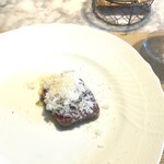 La Brianza - 北海道産ミンク鯨のカルパッチョ吉田牧場マジアクリチーズ、まるでレバーのようなコクあるおいしさ。新鮮さがストレートに感じられ、いいタイミングに伺えたことが嬉しくなるおいしさ。