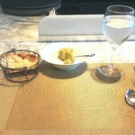 La Brianza - ゼッポリーニと自家製フォカッチャ、定番安定のおいしさ。これこれ、これがなくちゃ外せない♪