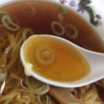 春美食堂 - 澄んだ醤油スープ