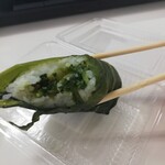 中華そば 白華楼 - 中にも高菜が入ってます。塩分濃度は…高めでしょう(^_^;)