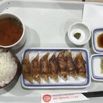 リンガーハット - ぎょうざ7個定食　407円