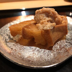 にい留 - 3日寝かせて丁寧に血抜きと裏ごしが成された、脂乗り抜群の鮟肝に、車麩を揚げる事でバゲットに見立てた発想も素晴らしく、天ぷら前から酒が進みます♫ 