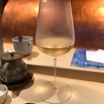 にい留 - グラスの白シャルドネ