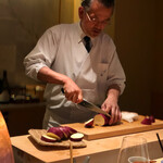 にい留 - ジェラードと一緒に提供の薩摩芋はかなり早い段階から低温でじっくり揚げられ、最後は高温でキャラメリーゼされております。