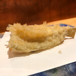 にい留 - 車海老とは違う衣を纏った鱚は、水分量が堪らなく絶妙！下処理で凄く良し悪しがハッキリするのですが、何も付けずでとても痺れました！こうなると感動で自然と鳥肌が、、、10個下さい！笑笑