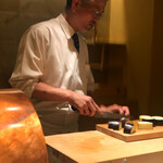 にい留 - 茄子を切る