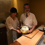 にい留 - 奥様とのツーショットでニンマリな店主