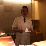 にい留 - この日、ある常連様から御祝いのメッセージが無いと嘆く店主に、ビデオメッセージを託されました。軽くキレてます！笑笑