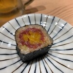 Sugoi Niboshi Ra-Men No Ge Sushi Tsuri Kin - オープン記念の赤酢あて巻き(鉄火たくあん)