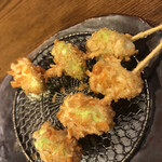 Oosaka Kushikatsu Tentekomai - お豆のおかき揚げ