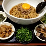 開運ラーメン ヨロコビ大社 - まぜそば チャーシュー、おネギ、韮、メンマ、海苔