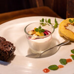 アンリロ - 2020.6 スペシャルデザート（ガトーショコラ、生クリームのパンナコッタ、ロールケーキ）