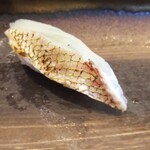 玄海鮨 - タイ  炙ってます