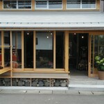 城小屋 マルコ - お店の前