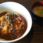 Urara - オムハッシュドビーフ丼