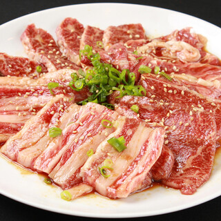 Enjoy Yakiniku (Grilled meat) platter with hormones♪
