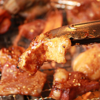 Enjoy juicy charcoal-grilled offal♪