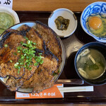 野さか - ・豚みそ丼 大盛 ねぎだく 1,400円/税込
      ※ご飯は並盛でオーダー
      ・あらぎりわさび 100円/税込
      ・生卵 50円/税込