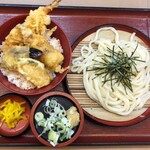 吉本製麺 嵐 - お店のSNSより 丼＋ざるうどんはうどん食べ放題です！何玉食べられるかな？ちなみに今は6玉食べた方が最高